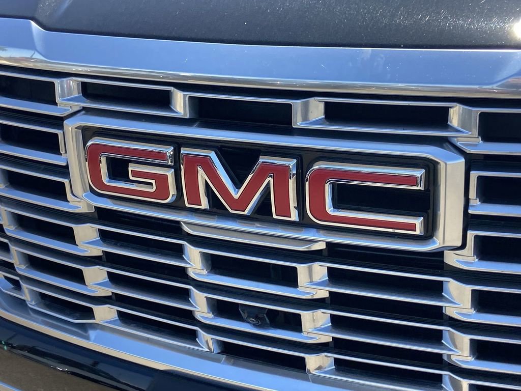Used 2025 GMC Yukon XL Denali AWD/4WD image 27