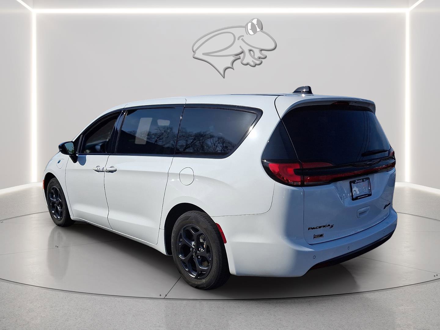 Used 2023 Chrysler Pacifica Limited w/ S Appearance Package image 3