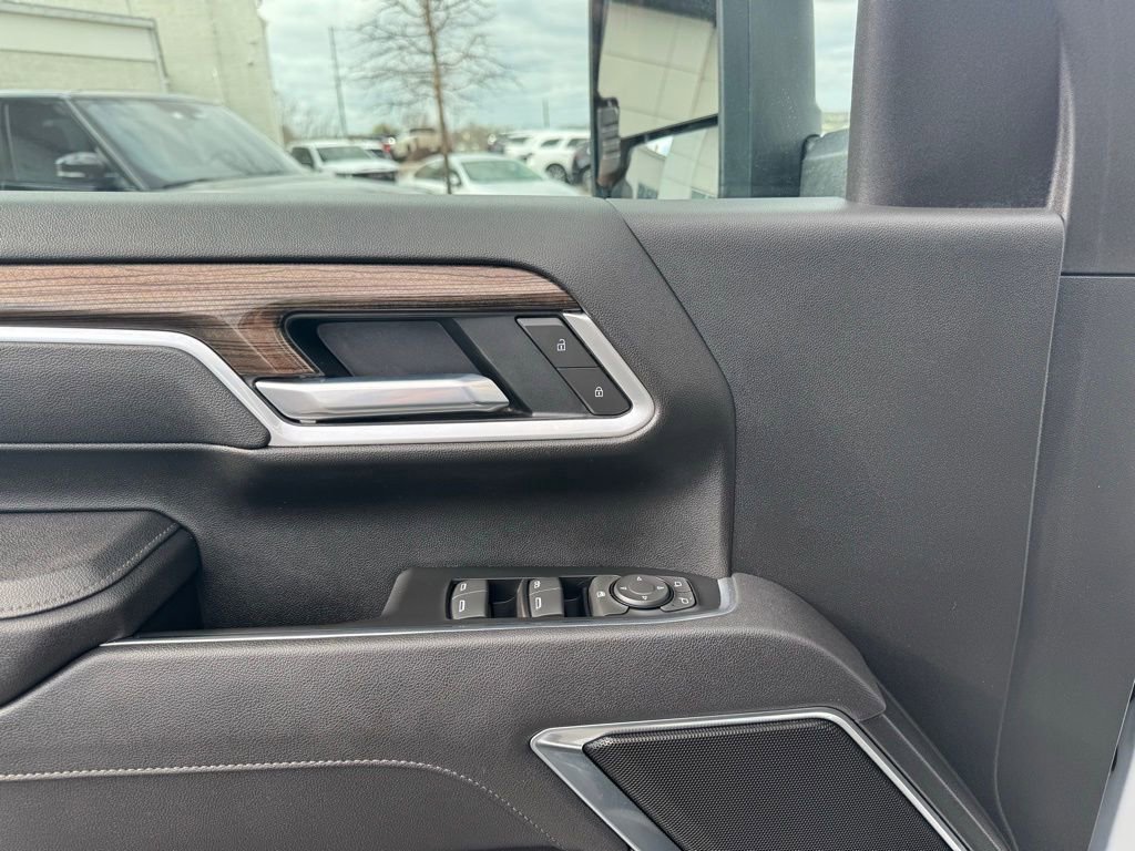 Used 2025 Chevrolet Silverado 2500 LT w/ Convenience Package image 11