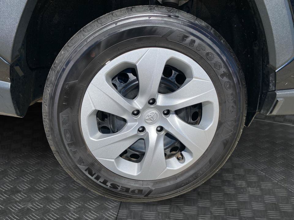Used 2025 Toyota RAV4 LE FWD image 27