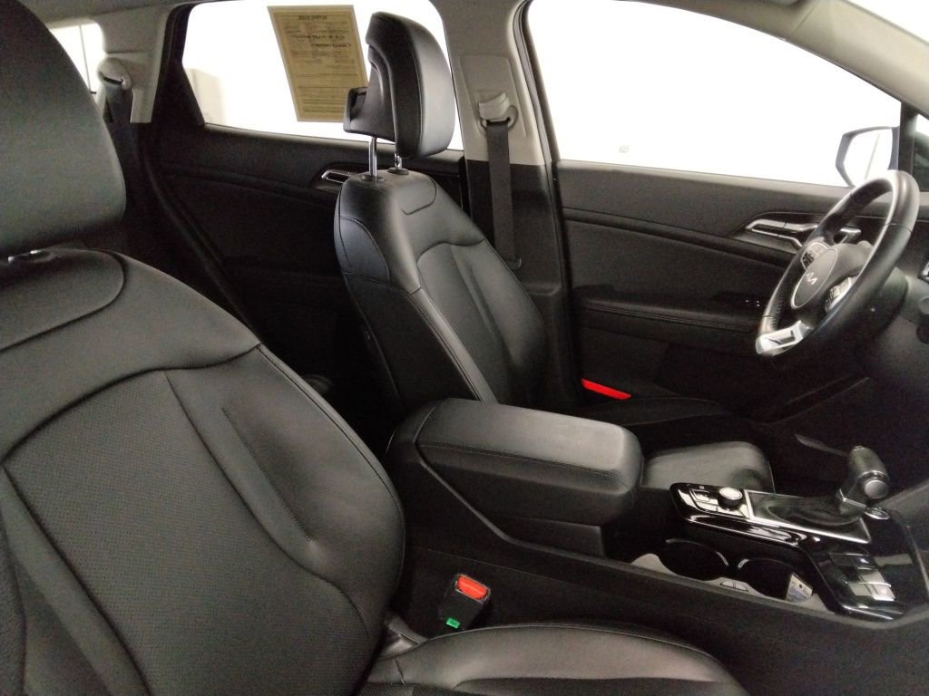 Used 2025 Kia Sportage EX image 39