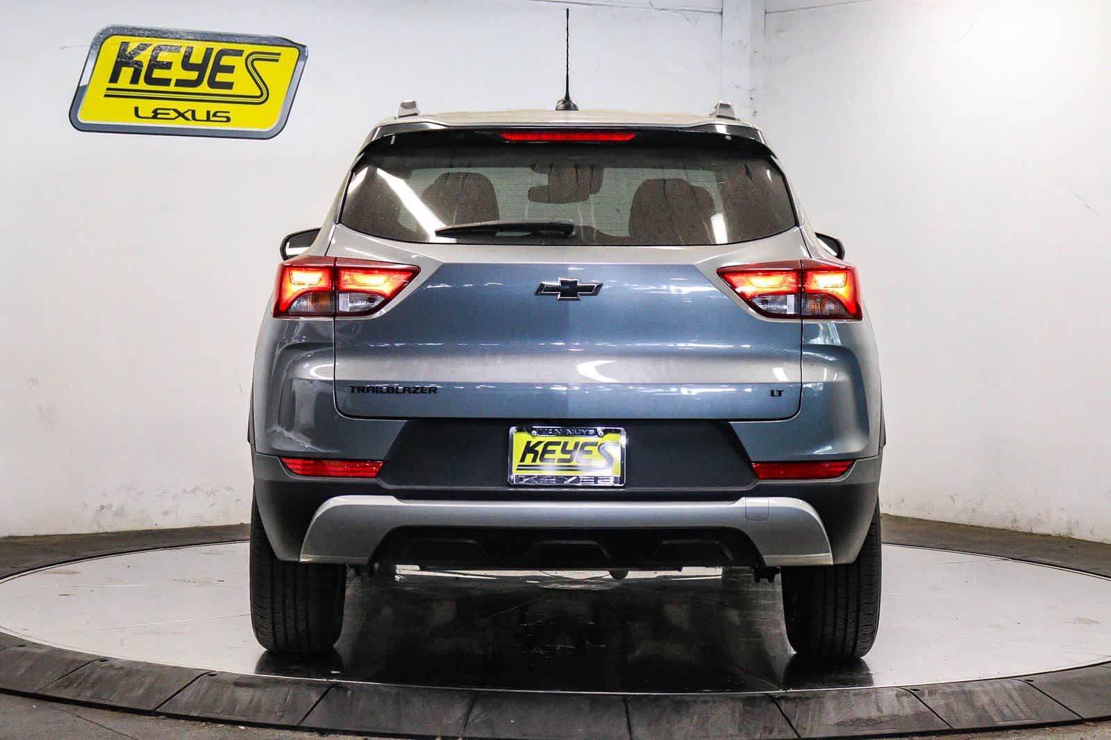 Used 2023 Chevrolet TrailBlazer LT w/ LPO, Blackout Package FWD image 3