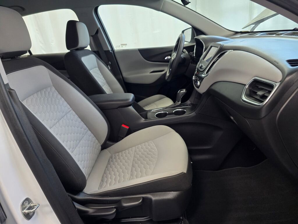 Used 2020 Chevrolet Equinox LS image 25