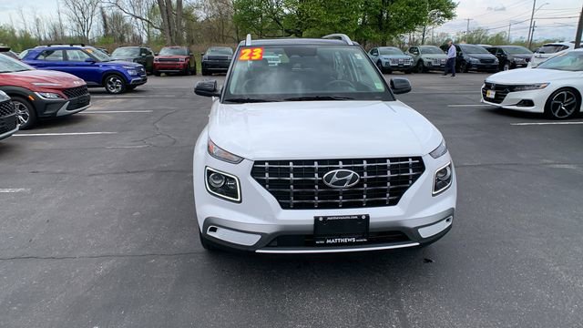 Certified 2023 Hyundai Venue Limited w/ Cargo Package FWD image 8