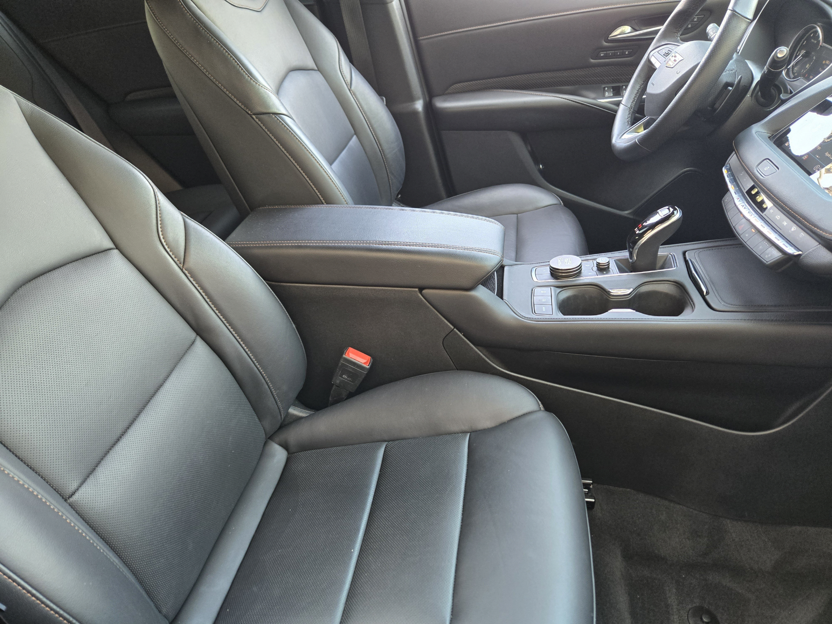 Used 2022 Cadillac XT4 Sport w/ Comfort Package FWD image 12