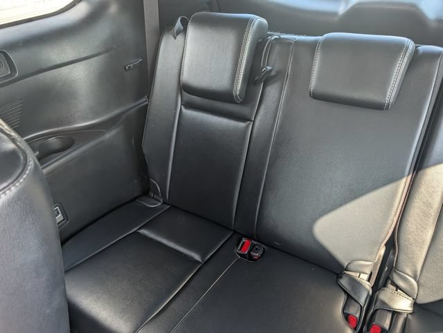 Used 2018 Toyota Highlander SE FWD image 16