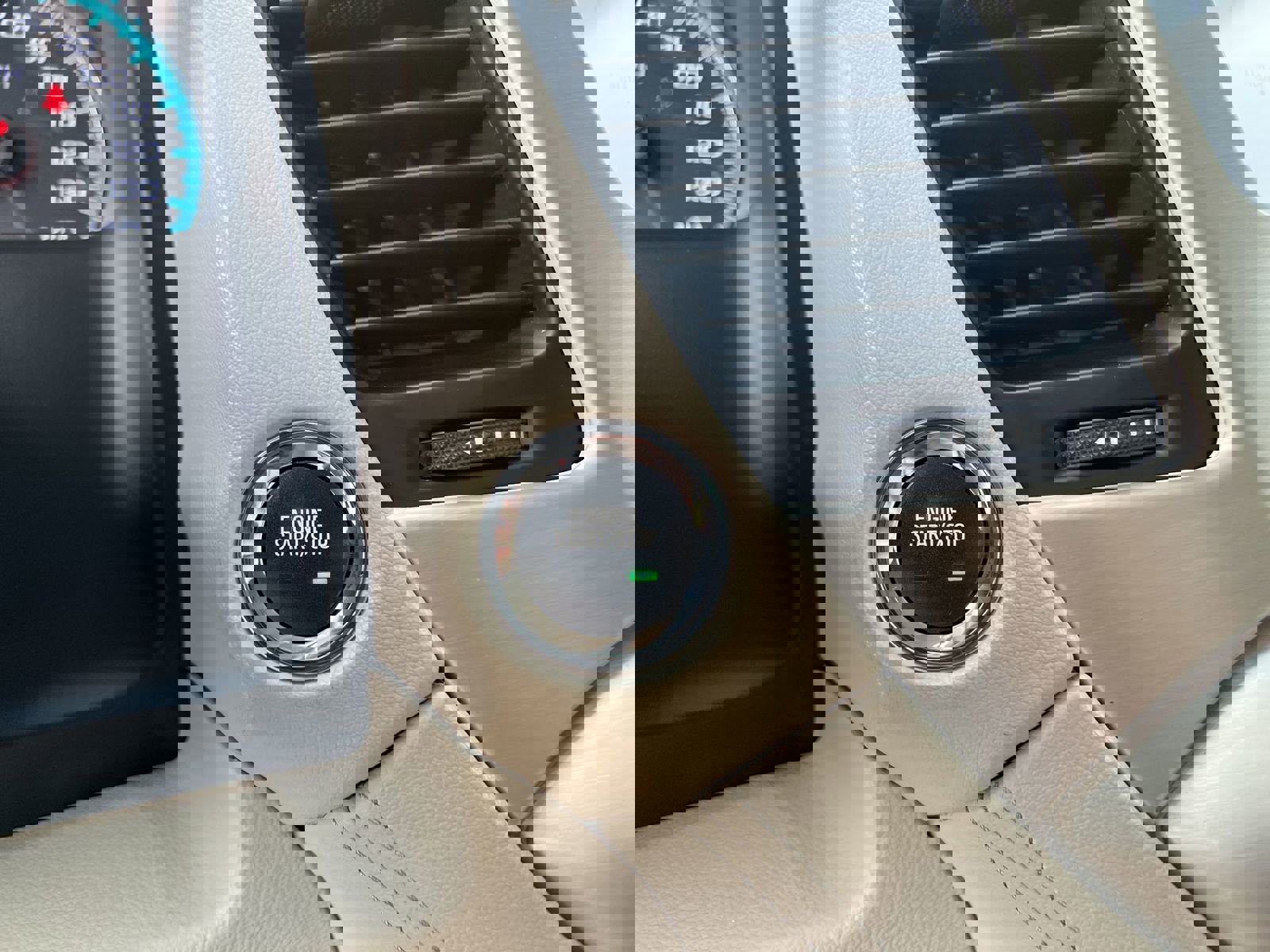 Used 2019 GMC Yukon Denali w/ Enhanced Security Package image 10