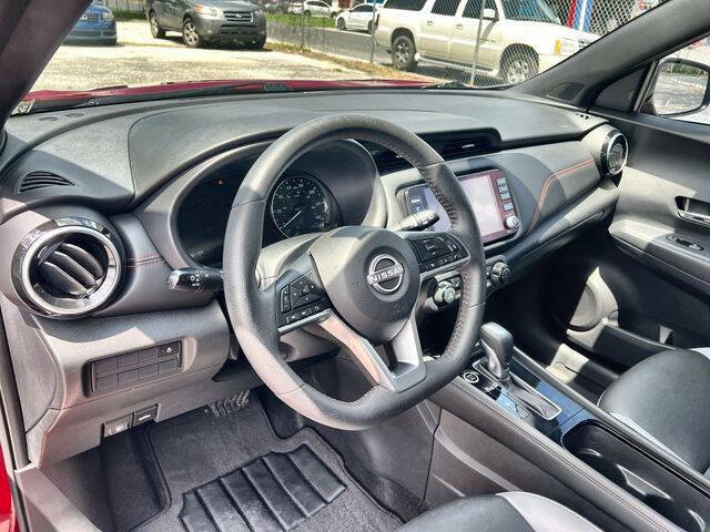Used 2023 Nissan Kicks SR w/ SR Premium Package FWD image 11