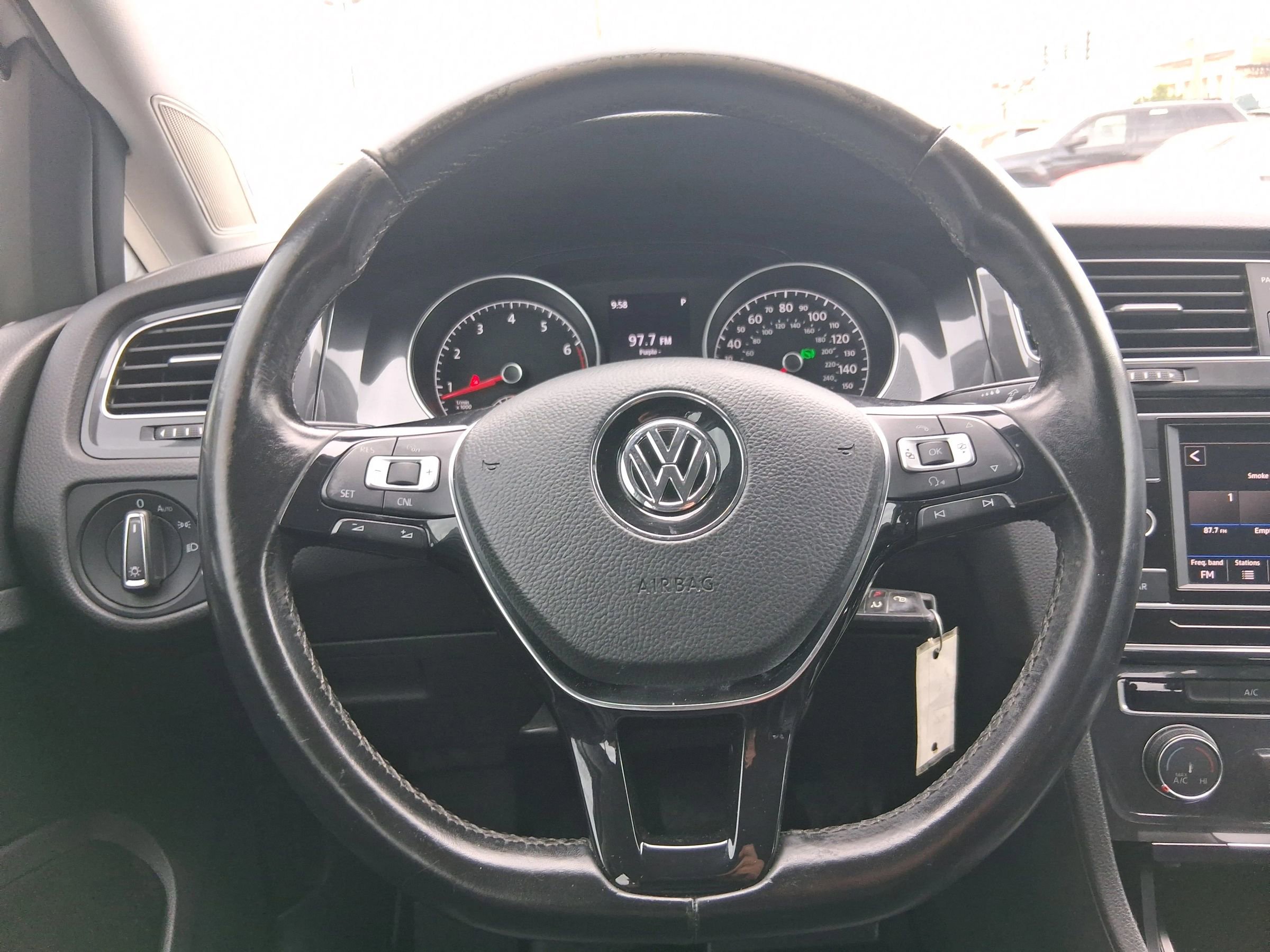 Used 2018 Volkswagen Golf S FWD image 15