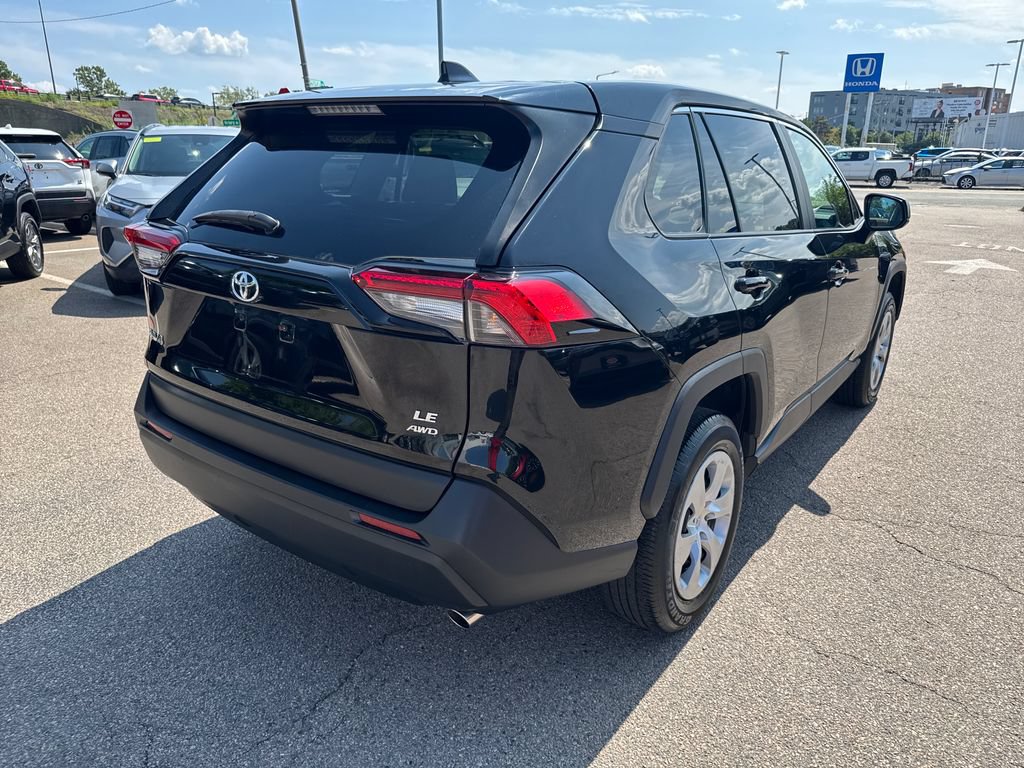 Used 2023 Toyota RAV4 LE AWD/4WD image 8