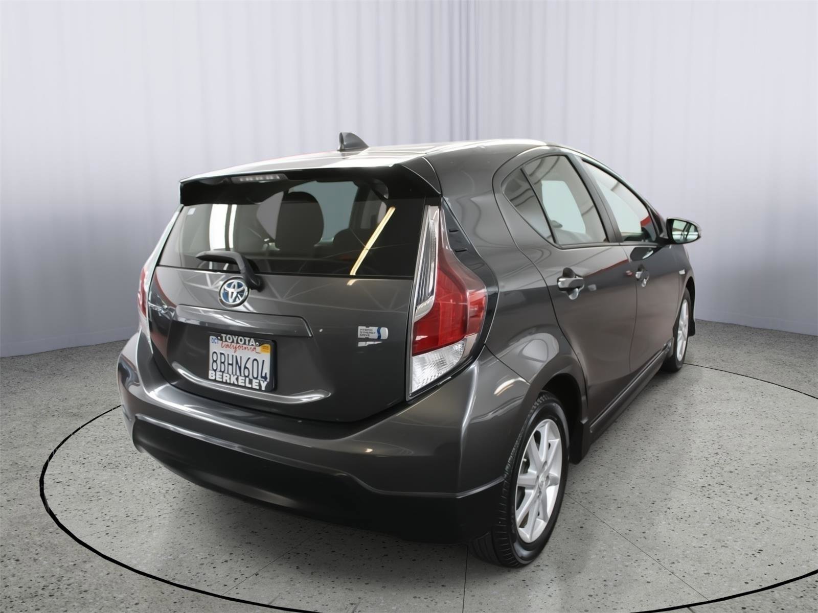 Used 2017 Toyota Prius C One image 7