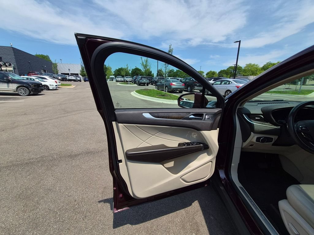 Used 2017 Lincoln MKC Reserve w/ Lincoln MKC Climate Package AWD/4WD image 14