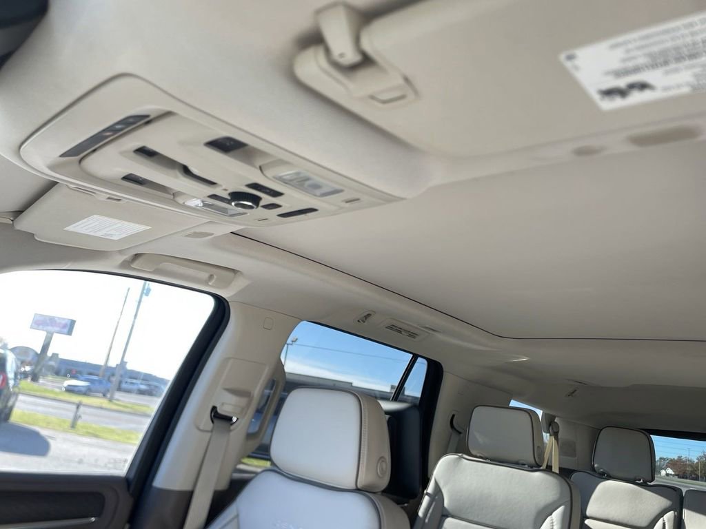 New 2024 GMC Yukon Denali w/ Denali Reserve Package image 21