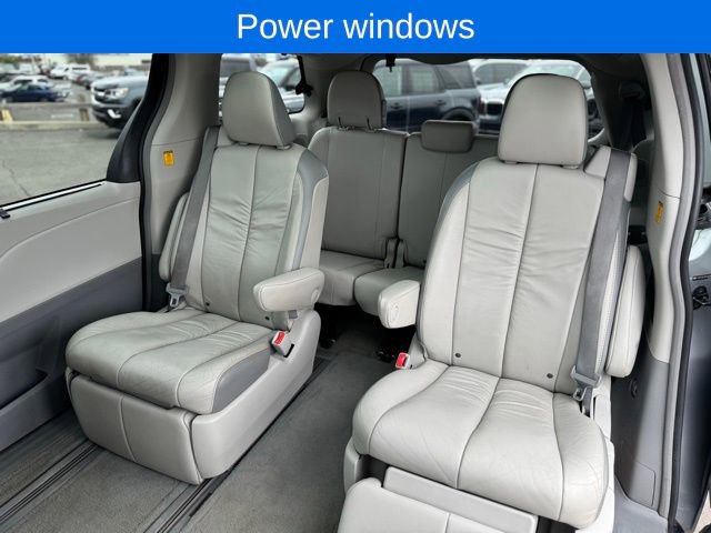 Used 2011 Toyota Sienna Limited w/ Premium Pkg image 29