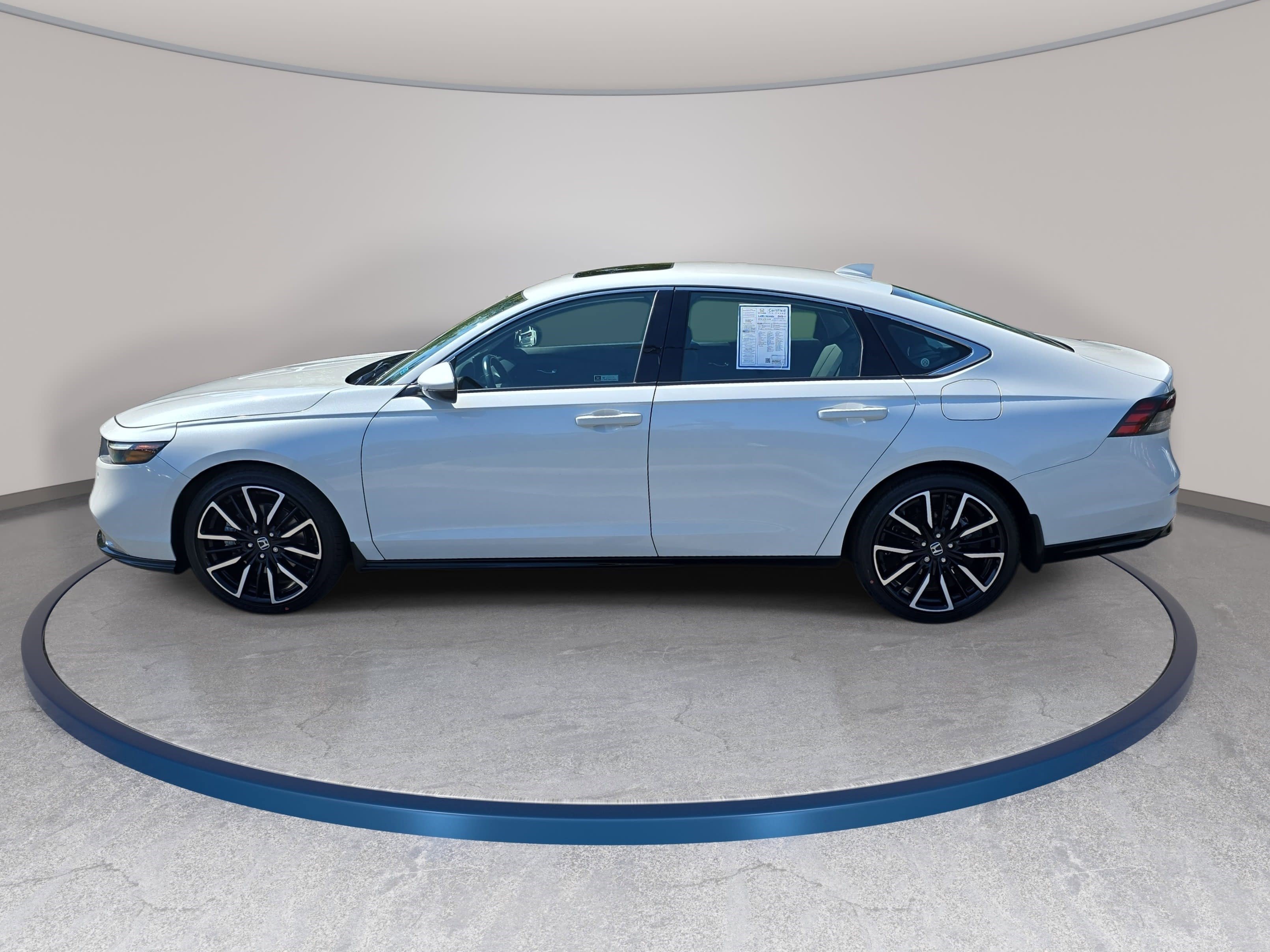 Used 2023 Honda Accord Touring image 8