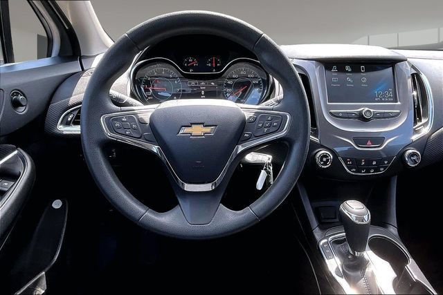 Used 2017 Chevrolet Cruze LT FWD image 8