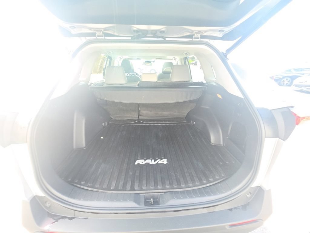 Used 2021 Toyota RAV4 XLE Premium AWD/4WD image 30