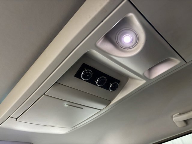 Used 2010 Chrysler Town & Country Touring image 12