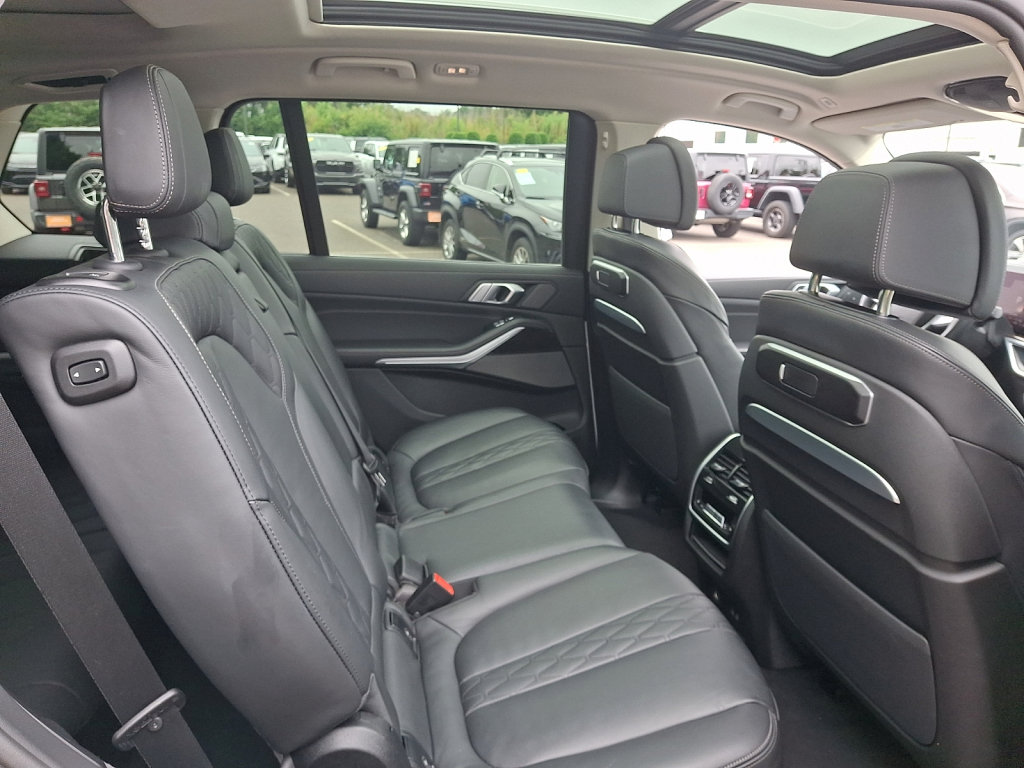Used 2025 BMW X7 xDrive40i w/ Premium Package AWD/4WD image 15