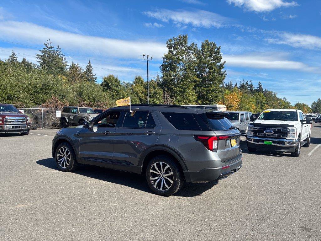 Used 2025 Ford Explorer ST-Line AWD/4WD image 5