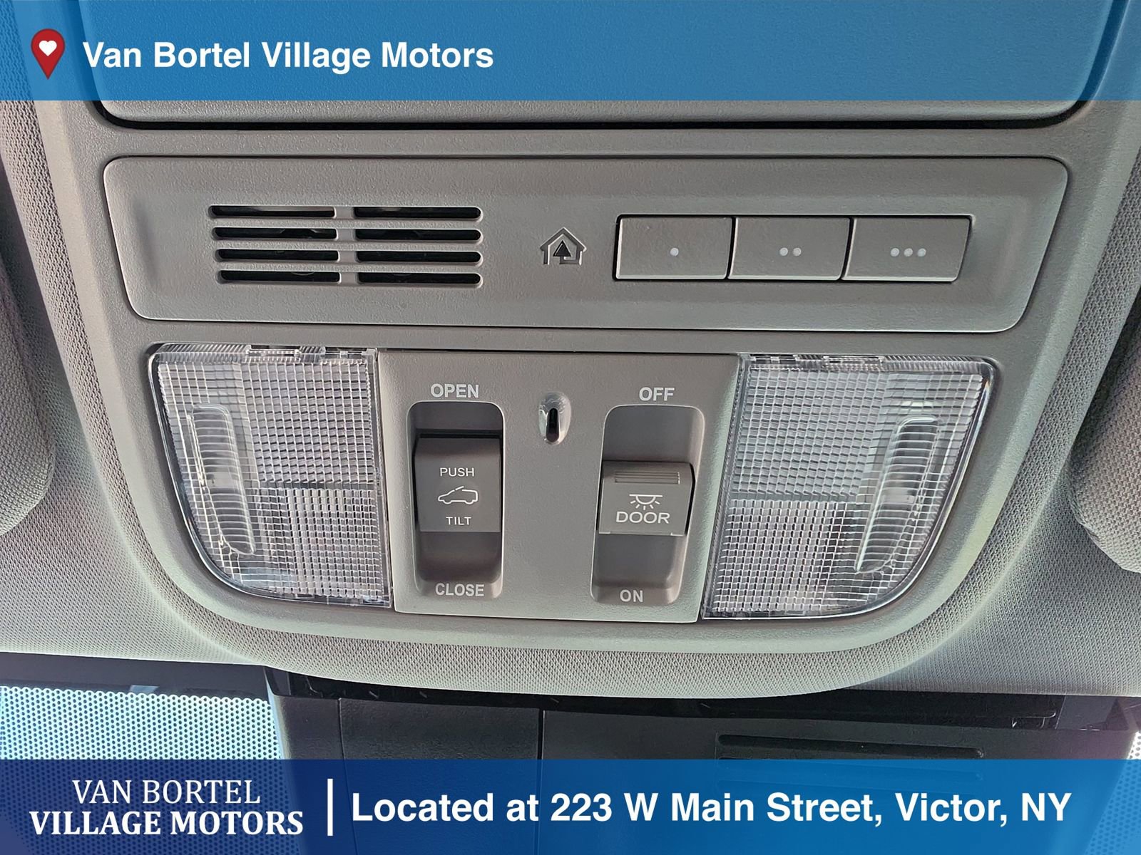 Used 2022 Honda CR-V Touring image 25