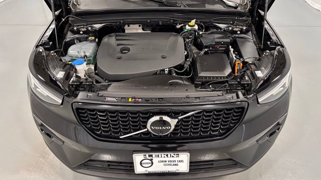 Certified 2025 Volvo XC40 B5 Plus image 31