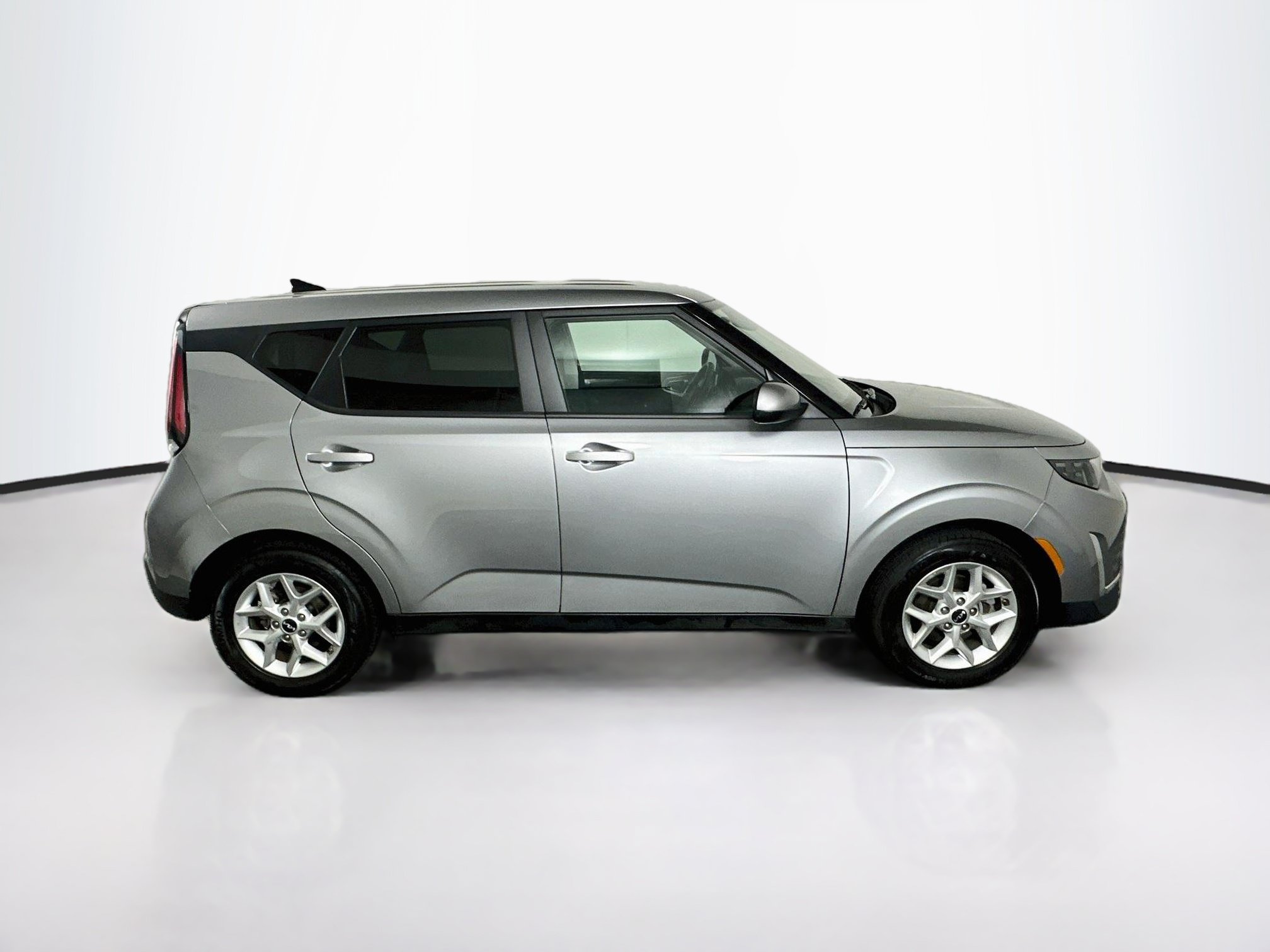 Used 2025 Kia Soul LX w/ LX Technology Package FWD image 10