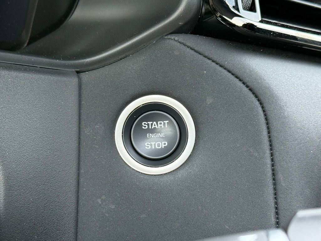 Certified 2026 Land Rover Range Rover Velar Dynamic SE AWD/4WD image 29