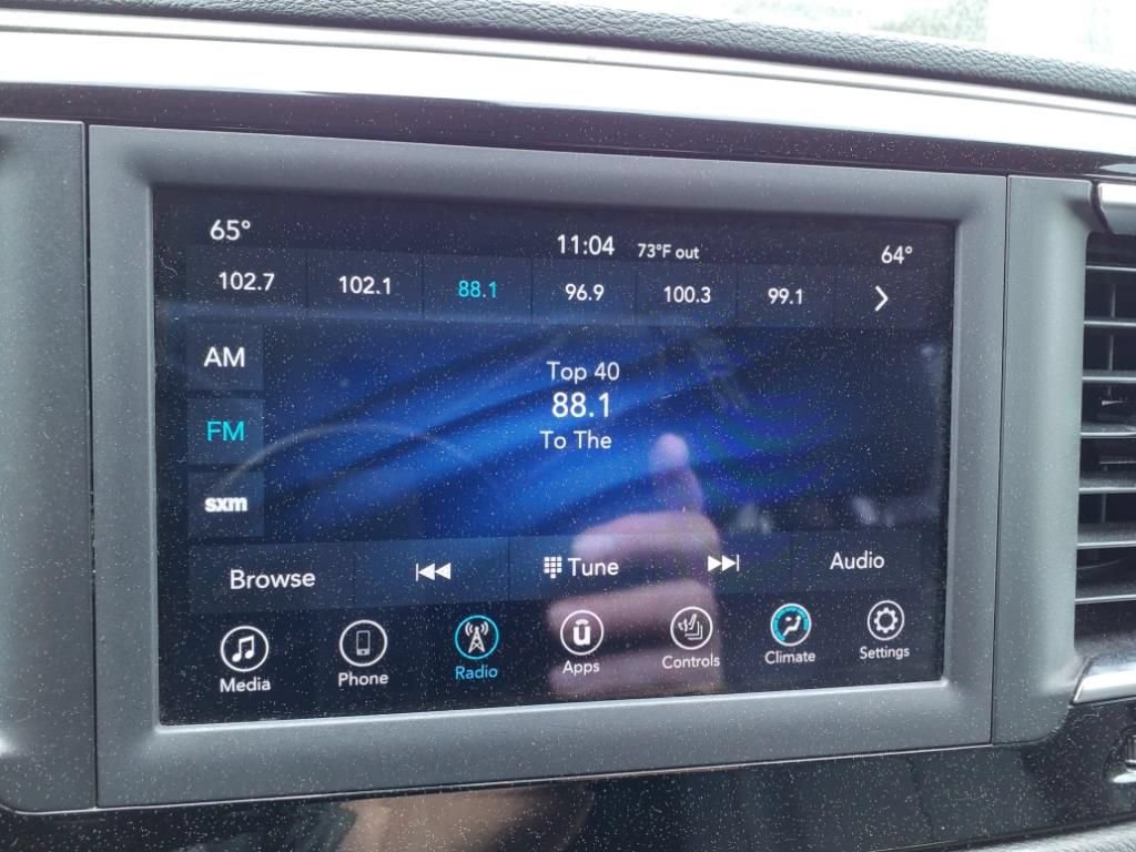 Used 2020 Chrysler Pacifica Touring-L FWD image 16