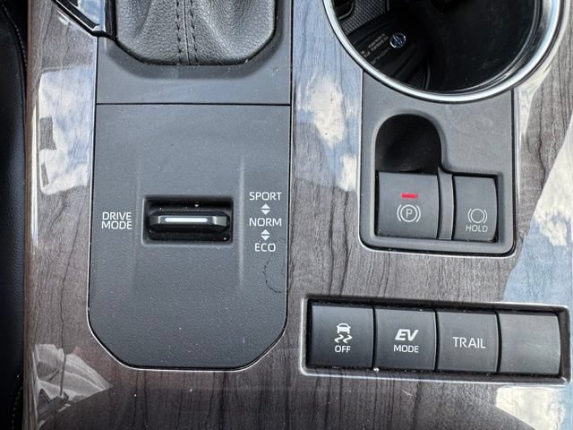 Used 2022 Toyota Highlander Limited AWD/4WD image 25