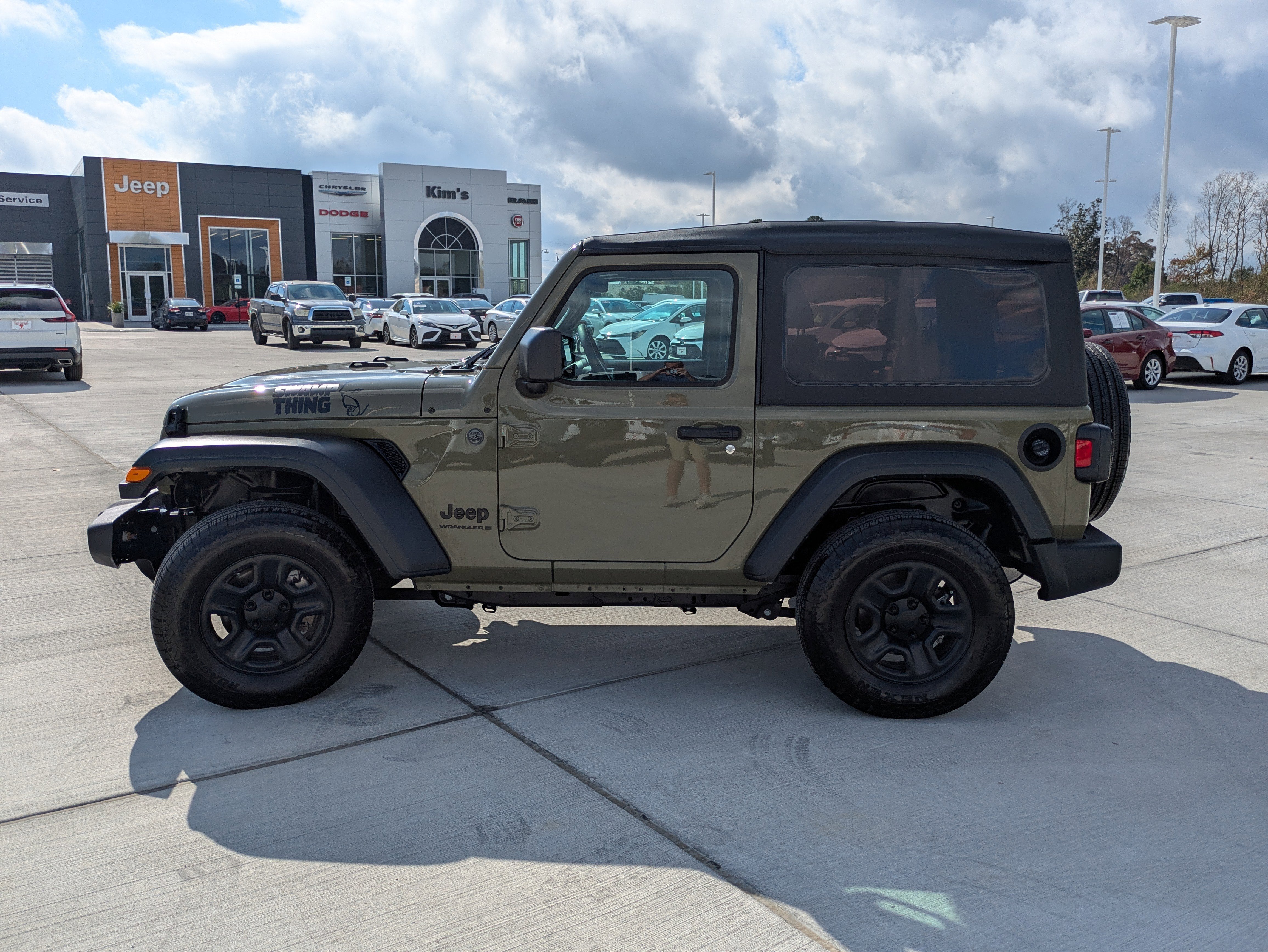 Used 2025 Jeep Wrangler Sport AWD/4WD image 4