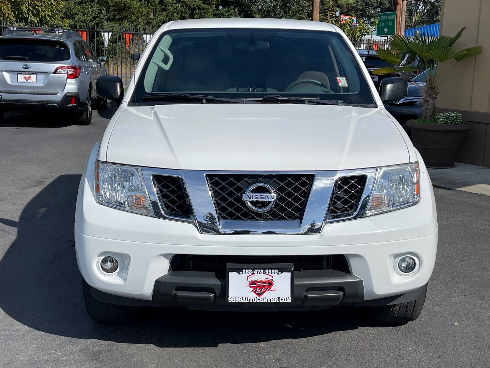 Used 2019 Nissan Frontier SV image 2