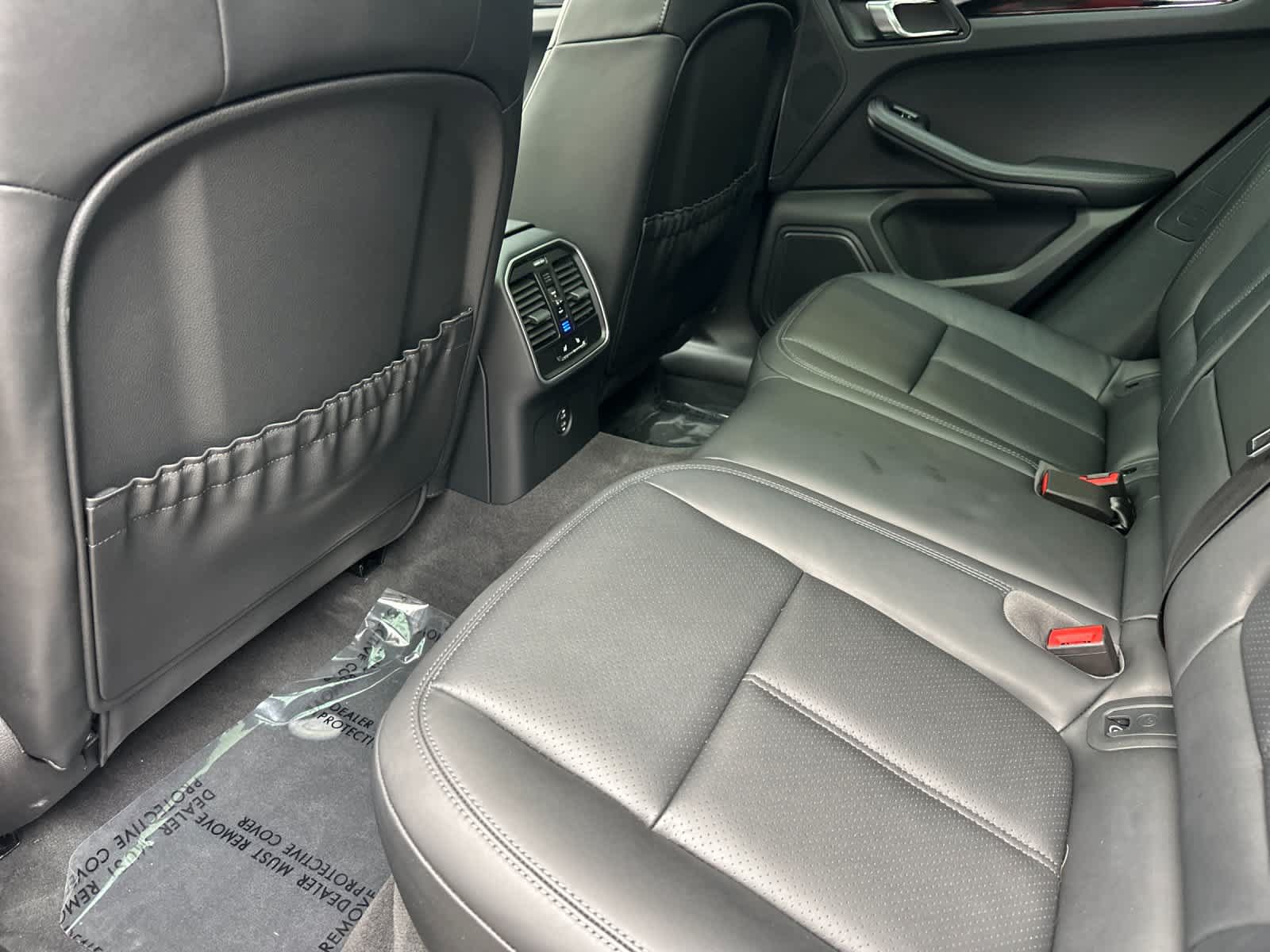 Certified 2025 Porsche Macan AWD/4WD image 13