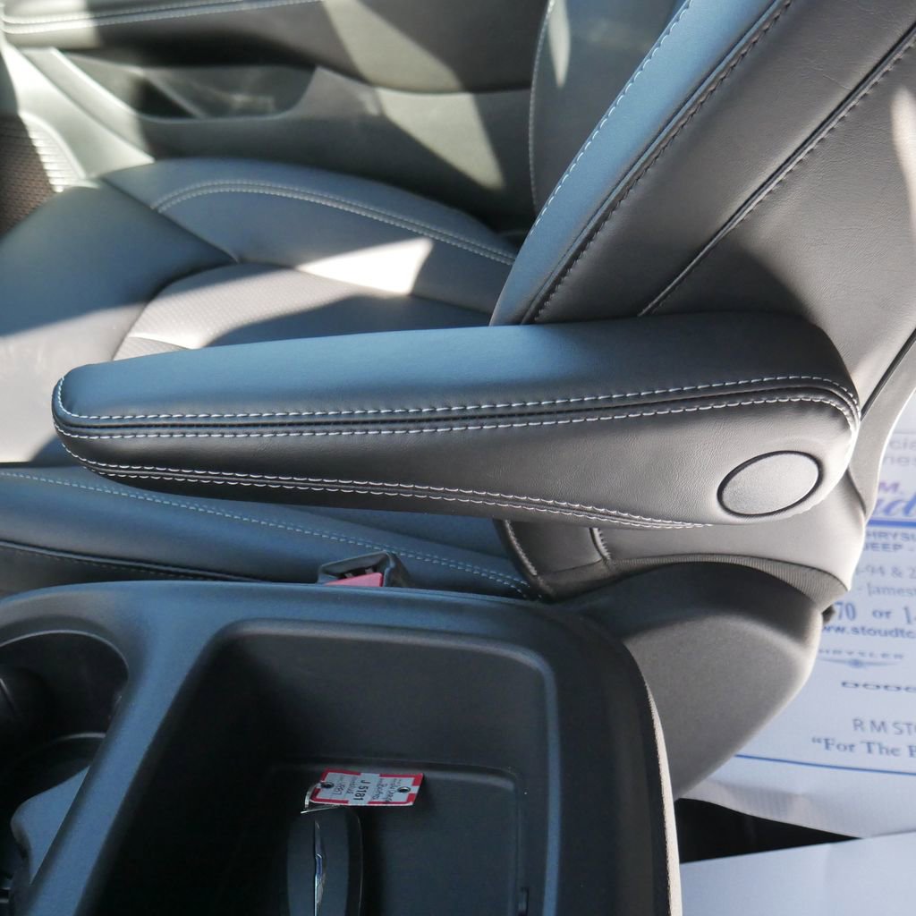 New 2026 Chrysler Pacifica Select image 34