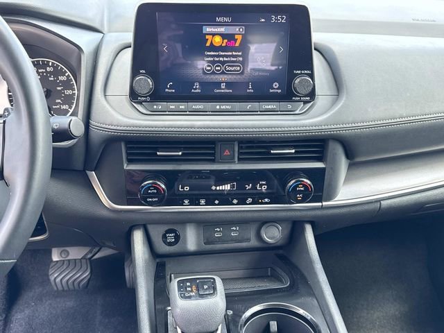 Used 2025 Nissan Rogue SV image 29