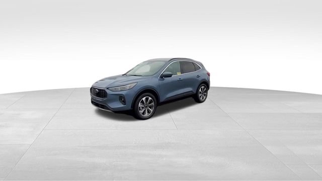 Used 2025 Ford Escape Platinum image 4