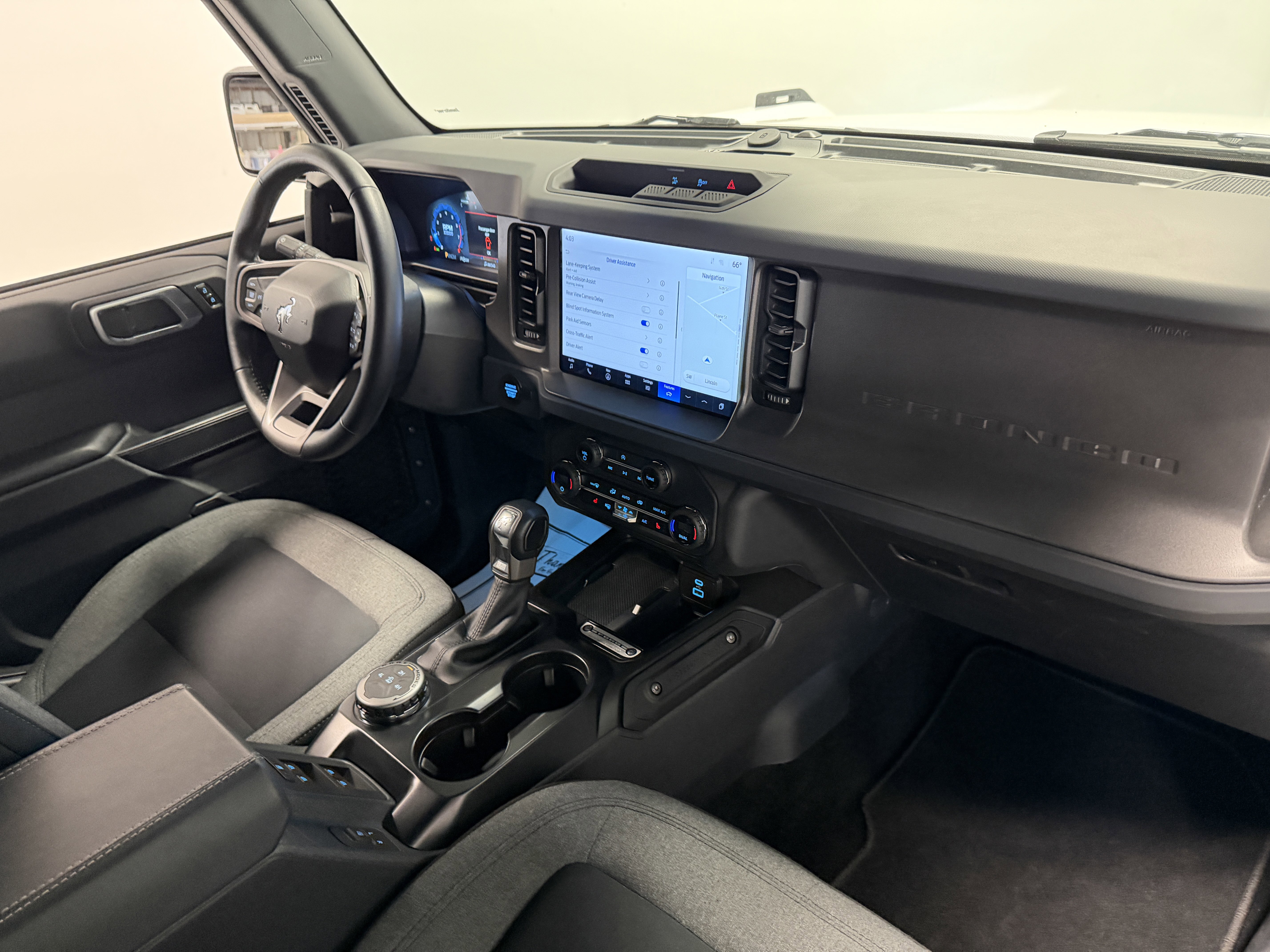 Used 2025 Ford Bronco Big Bend AWD/4WD image 4