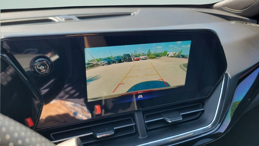 Used 2025 Chevrolet Trax RS w/ Driver Confidence Package image 22