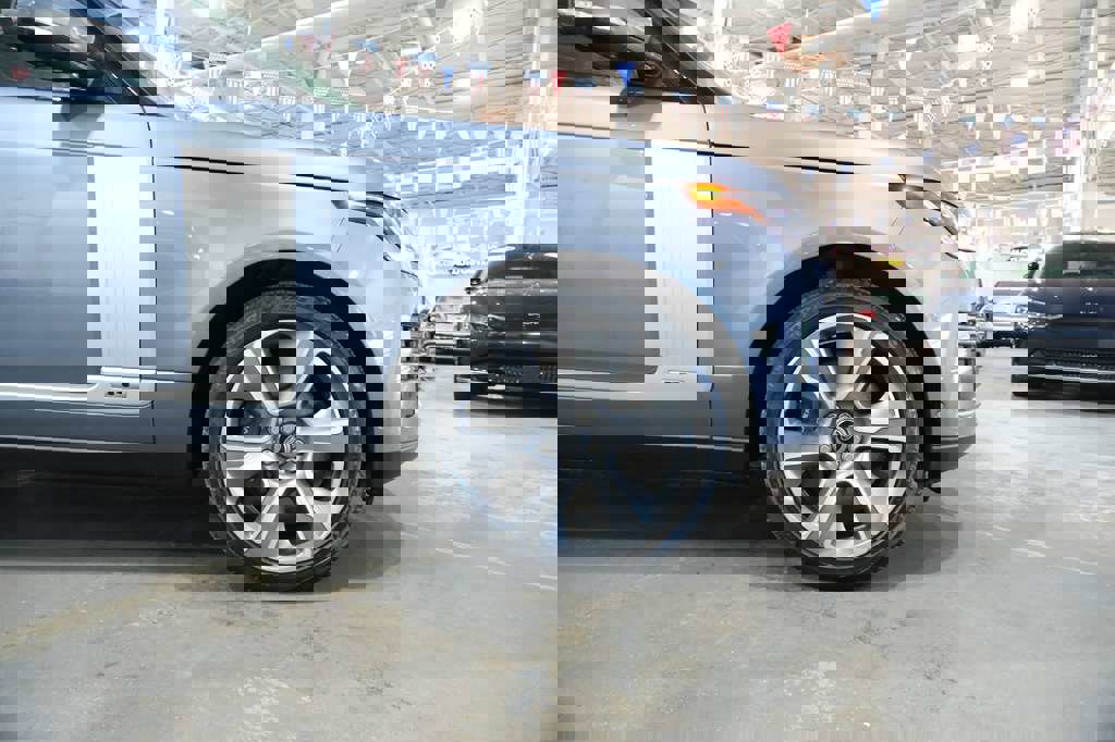 Used 2018 Land Rover Range Rover Long Wheelbase Supercharged image 17