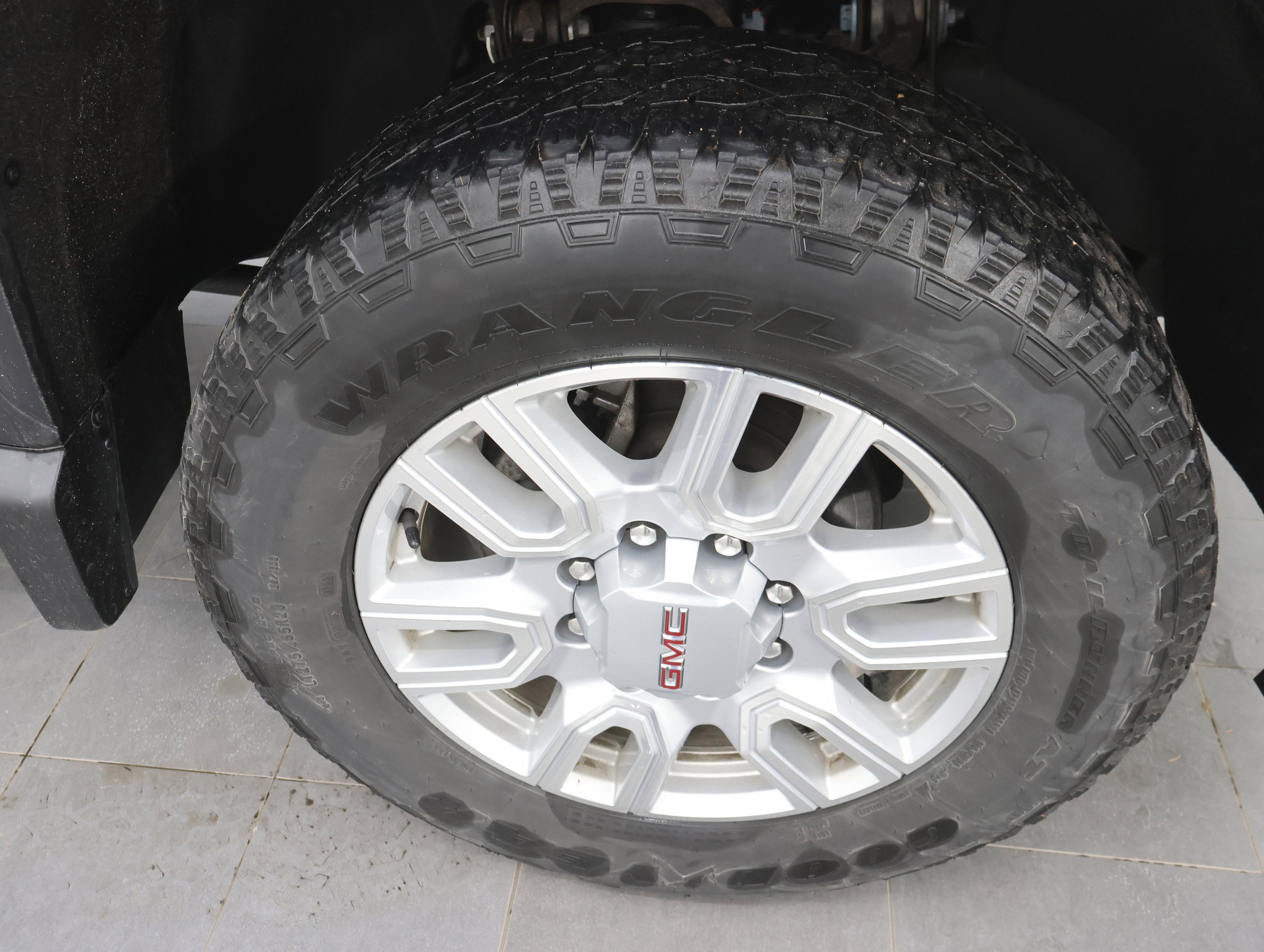 Used 2023 GMC Sierra 2500 SLE w/ SLE Convenience Package image 3