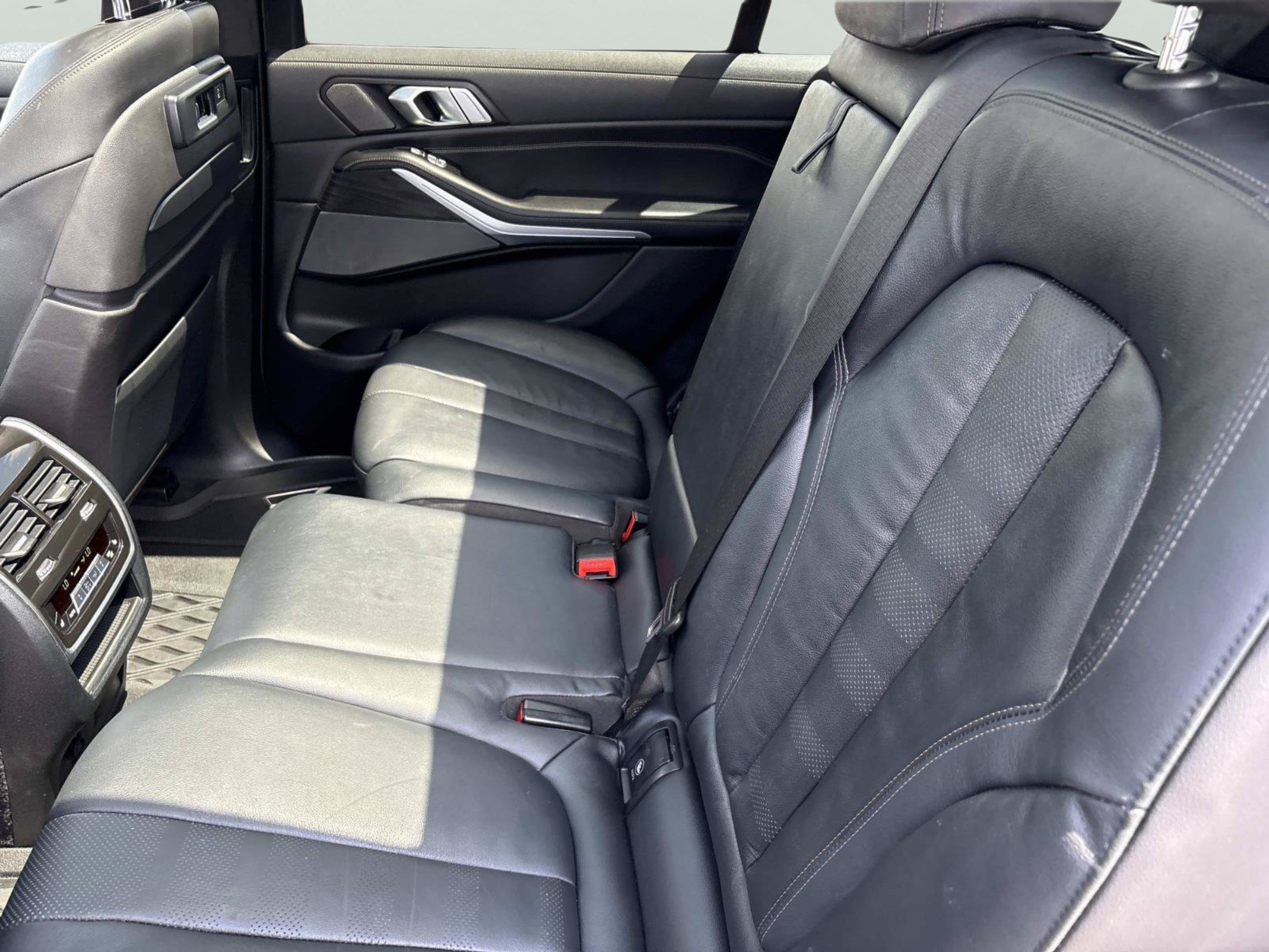 Used 2022 BMW X7 M50i AWD/4WD image 16