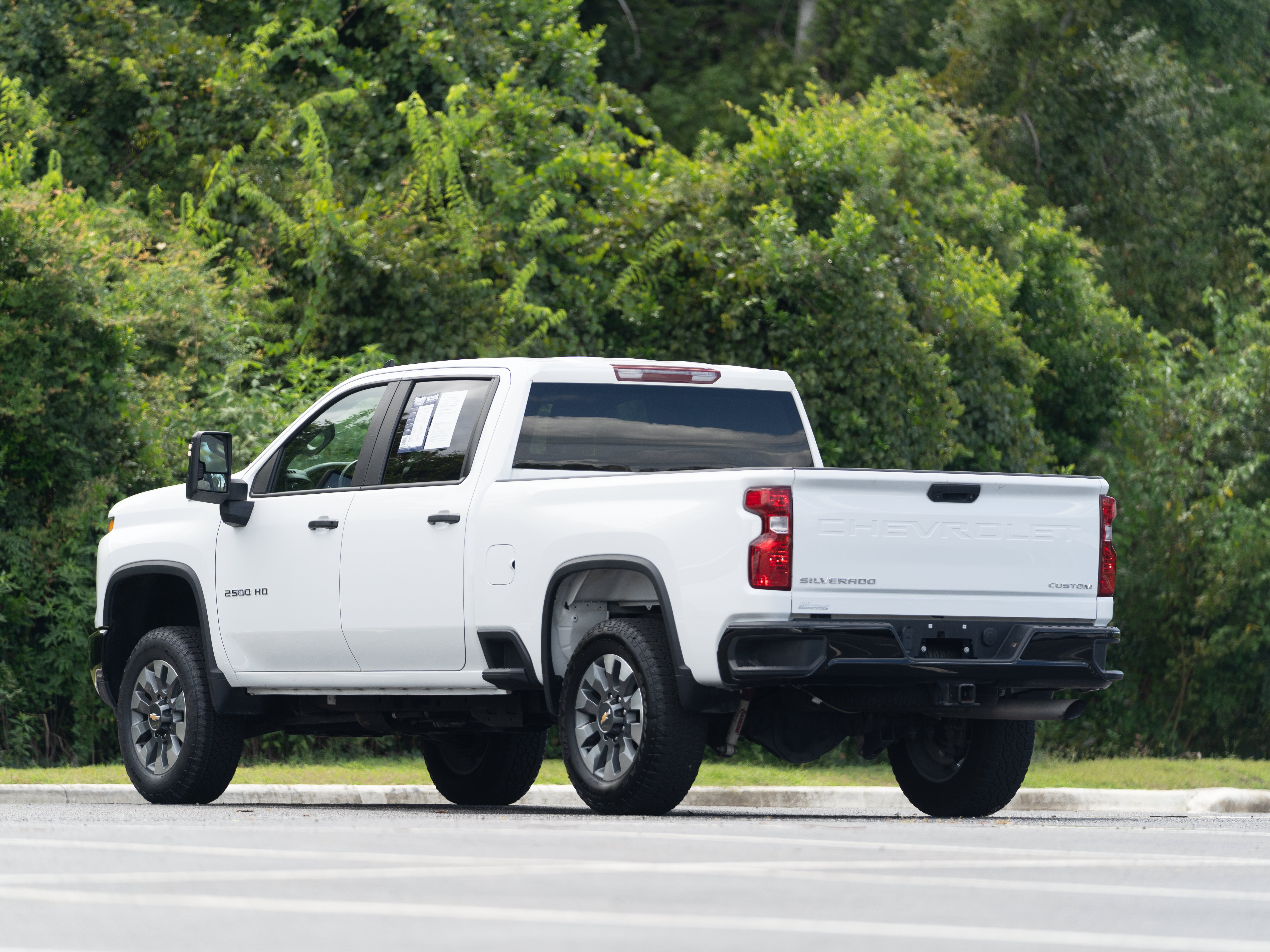 Used 2025 Chevrolet Silverado 2500 Custom w/ Z71 Off-Road Package AWD/4WD image 3