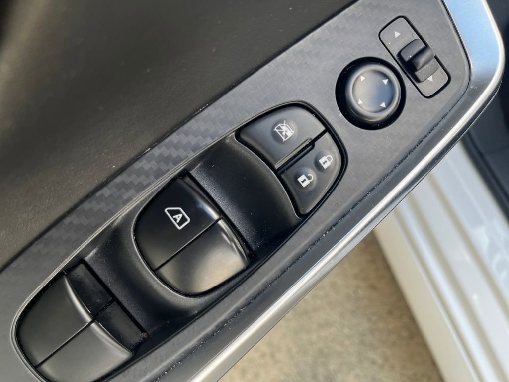 Used 2025 Nissan Sentra SR image 11