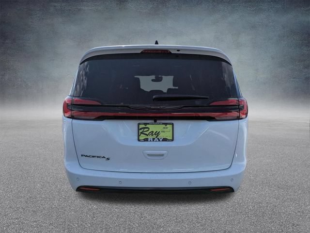 New 2026 Chrysler Pacifica Select w/ S Appearance Package FWD image 4