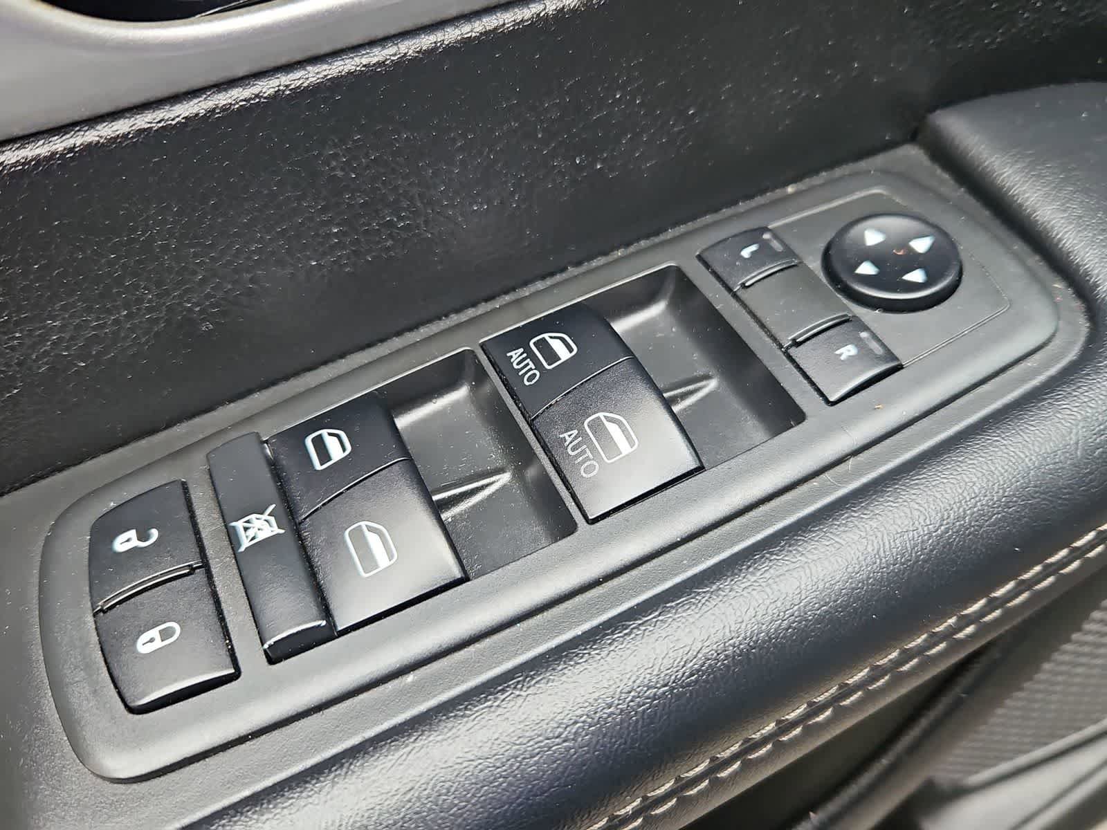 Used 2018 Chrysler Pacifica Touring Plus w/ S Appearance Package FWD image 17