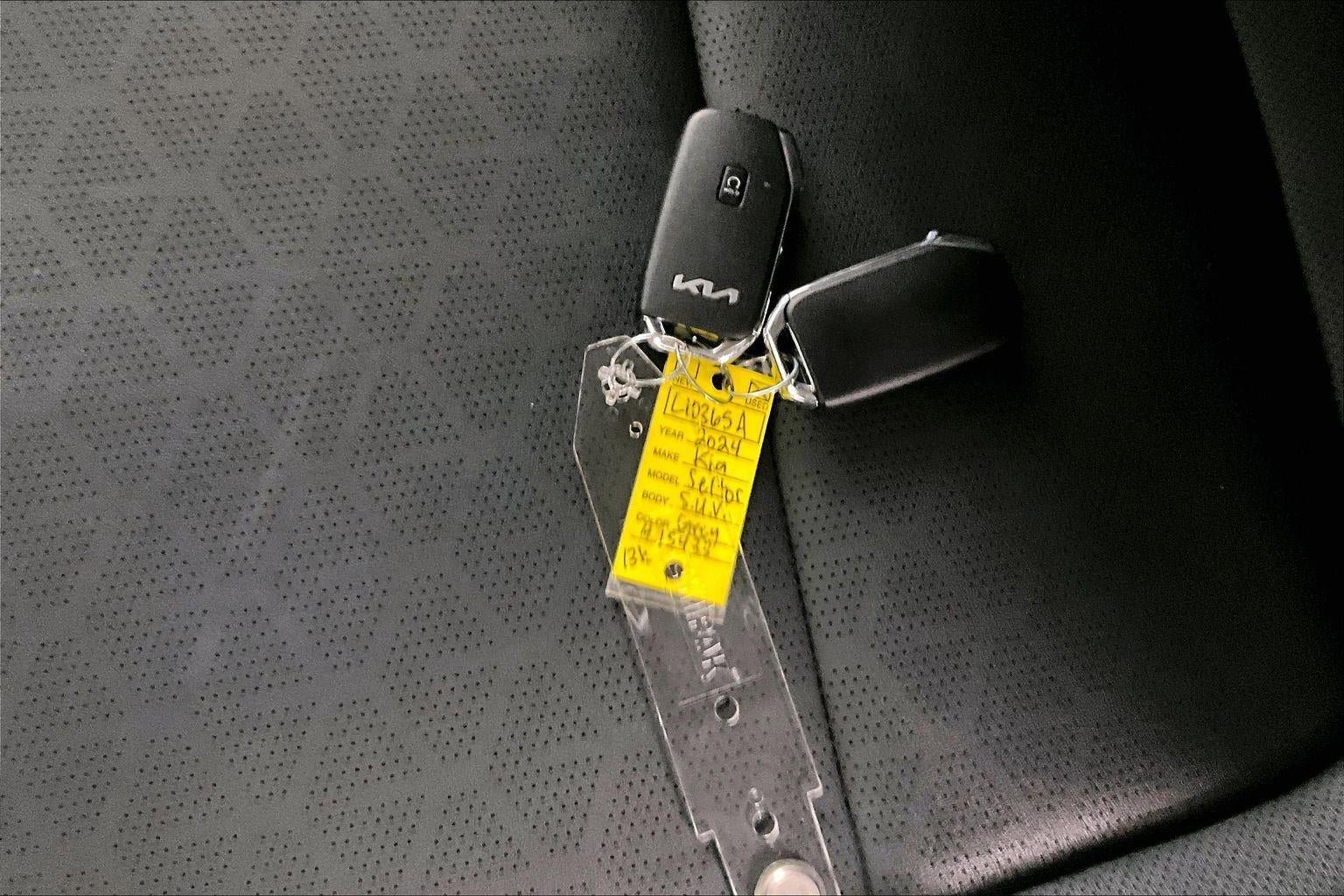 Used 2024 Kia Seltos EX FWD image 35