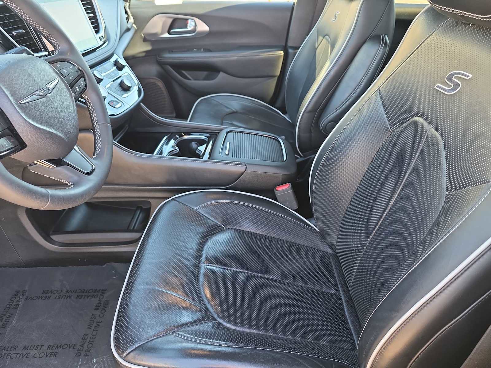 Used 2024 Chrysler Pacifica Premium image 14