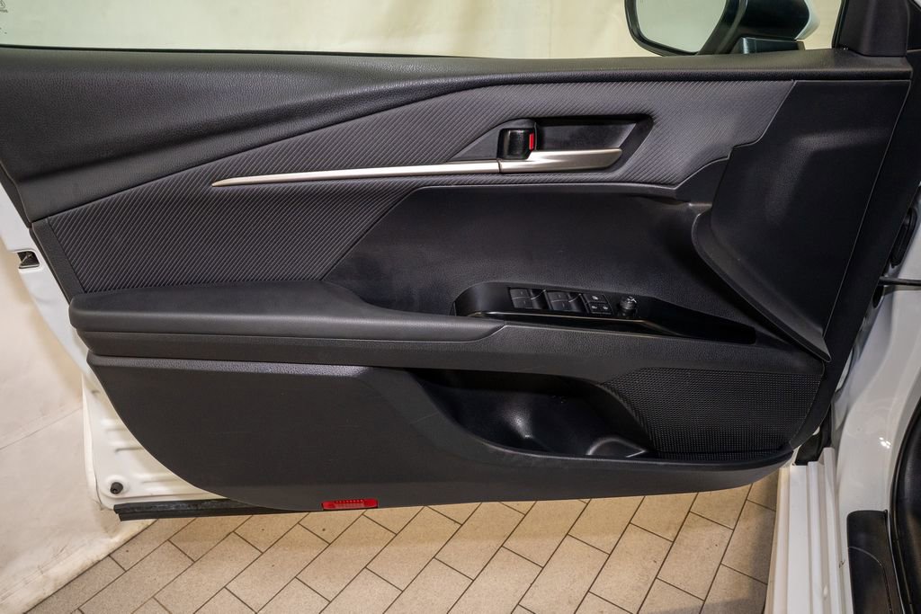 Used 2025 Toyota Camry SE image 10