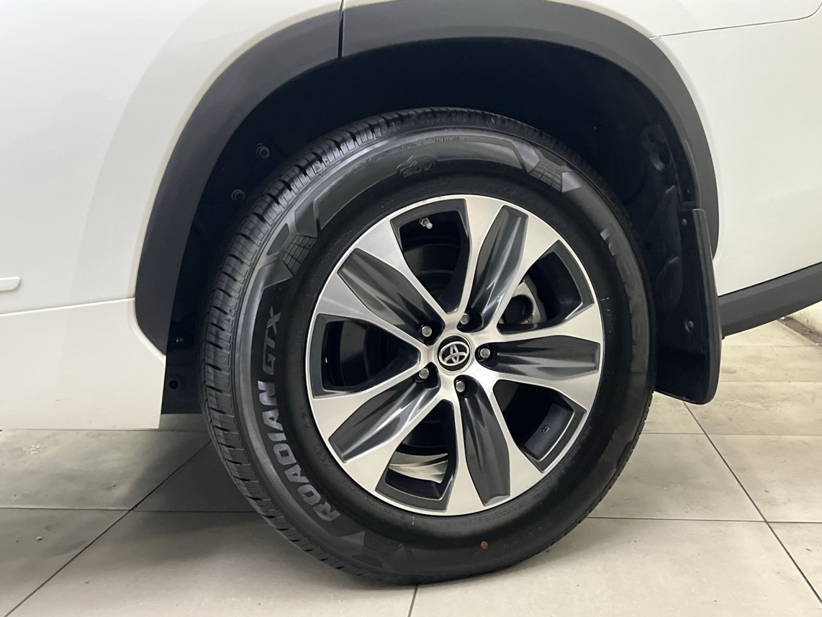Used 2022 Toyota Highlander XLE AWD/4WD image 31