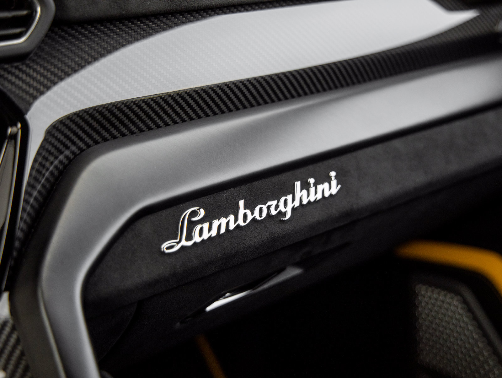 Used 2024 Lamborghini Urus Performante AWD/4WD image 40